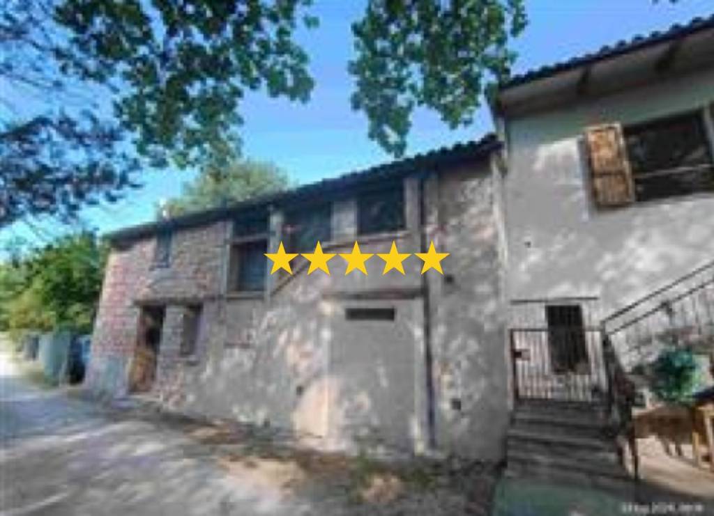 casa indipendente in vendita ad Acqualagna in zona Case nuove