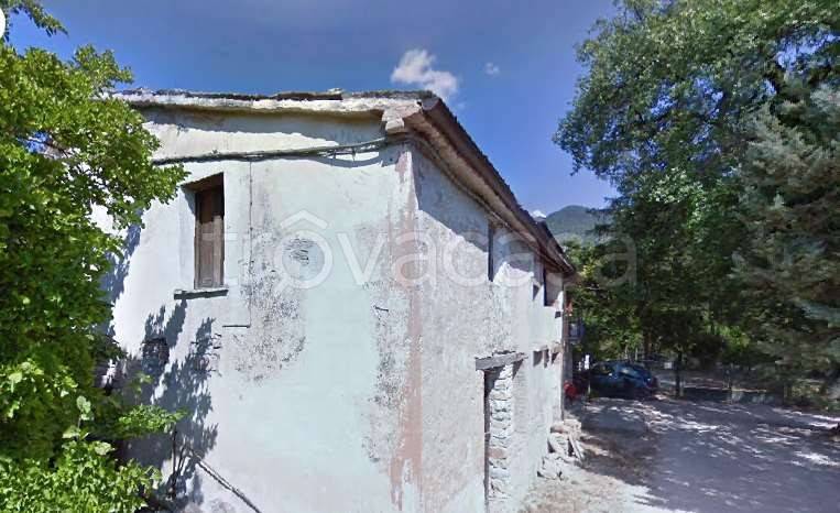 appartamento in vendita ad Acqualagna in zona Case nuove