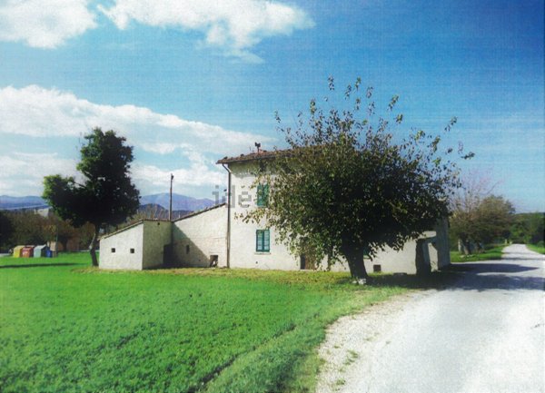 casa indipendente in vendita ad Acqualagna in zona Pole