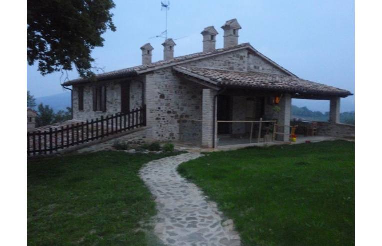 casa indipendente in vendita ad Acqualagna in zona Pole