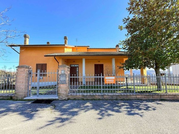 casa indipendente in vendita ad Acqualagna in zona Farneta