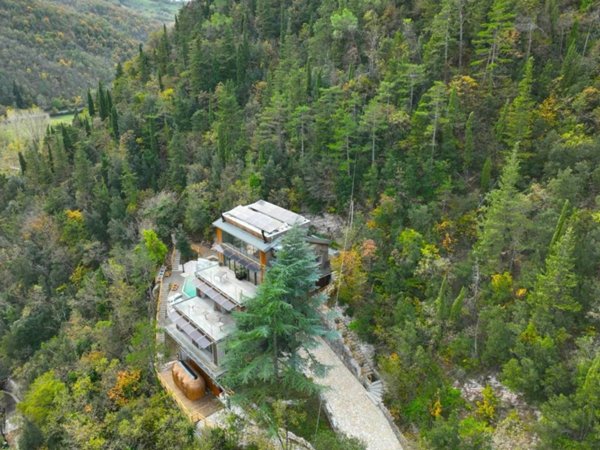casa indipendente in vendita ad Acqualagna in zona Furlo