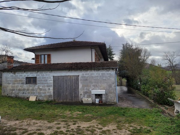 casa indipendente in vendita ad Acqualagna in zona Bellaria