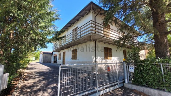 casa indipendente in vendita ad Acqualagna in zona Bellaria