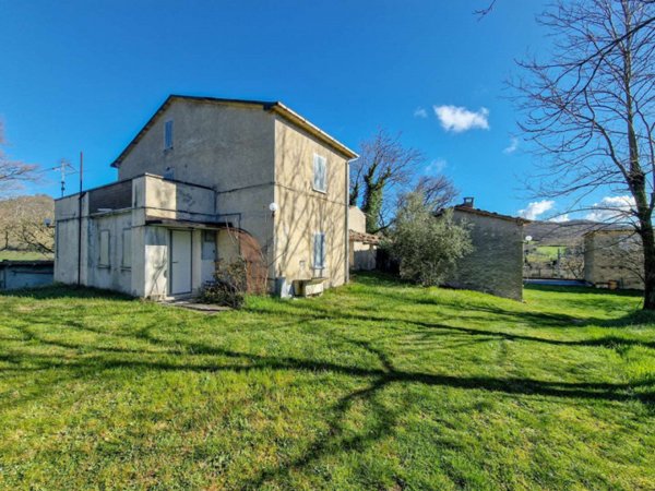 casa indipendente in vendita ad Acqualagna in zona Case nuove
