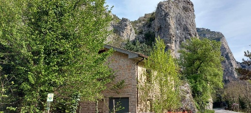 casa indipendente in vendita ad Acqualagna in zona Furlo
