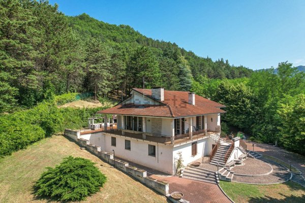 casa indipendente in vendita ad Acqualagna in zona Case nuove