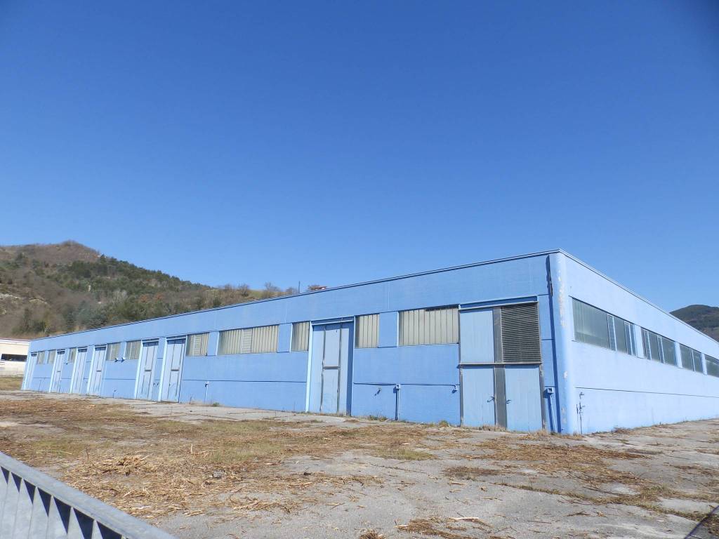 locale commerciale in vendita ad Acqualagna in zona Case nuove
