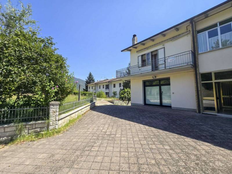 appartamento in vendita ad Acqualagna in zona Case nuove