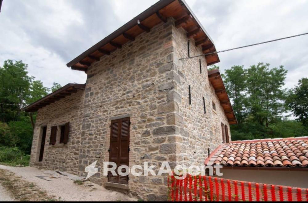 casa indipendente in vendita ad Apecchio in zona Pian di Molino