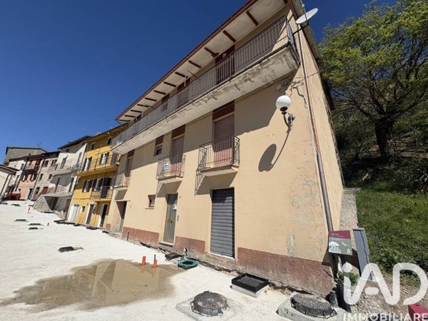 casa indipendente in vendita ad Apecchio in zona Serravalle di Carda