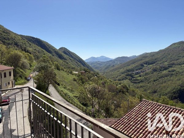 casa indipendente in vendita ad Apecchio in zona Serravalle di Carda