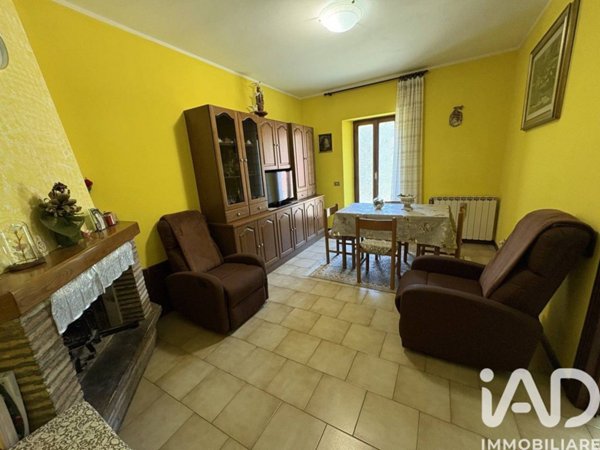 casa indipendente in vendita ad Apecchio