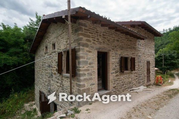 casa indipendente in vendita ad Apecchio in zona Pian di Molino