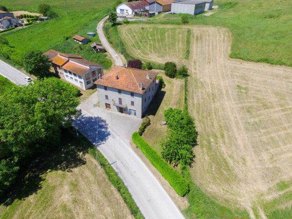 casa indipendente in vendita a Belforte all'Isauro