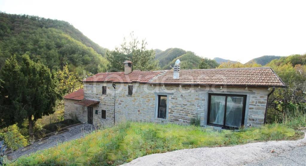 casa indipendente in vendita a Borgo Pace in zona Lamoli