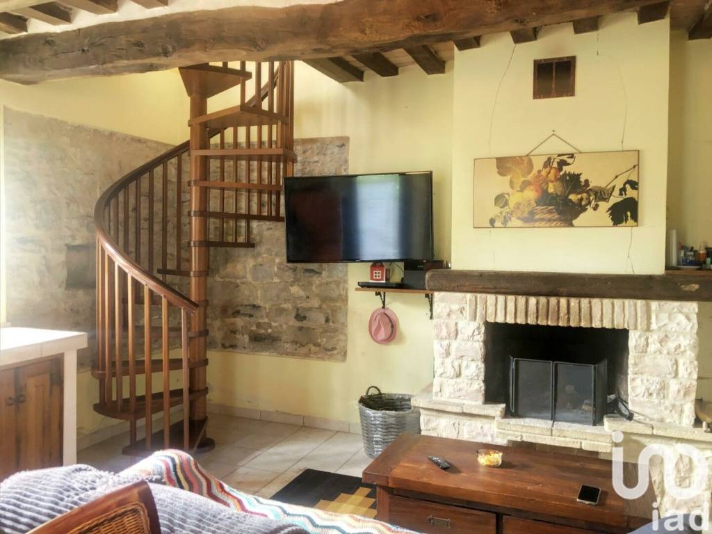 casa indipendente in vendita a Cagli in zona Secchiano
