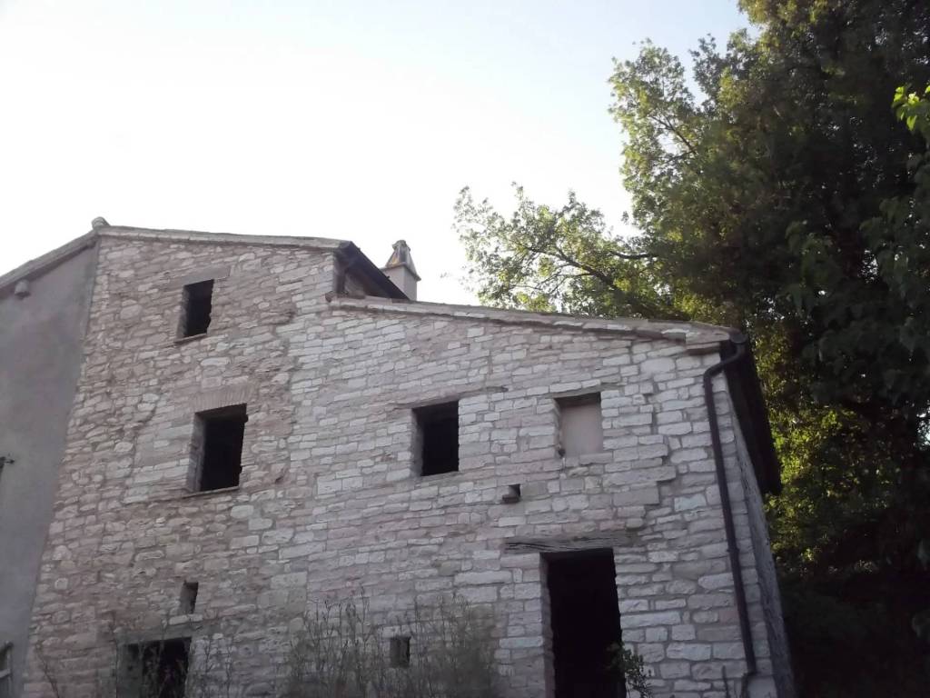 casa indipendente in vendita a Cagli