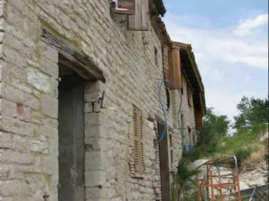 casa indipendente in vendita a Cagli