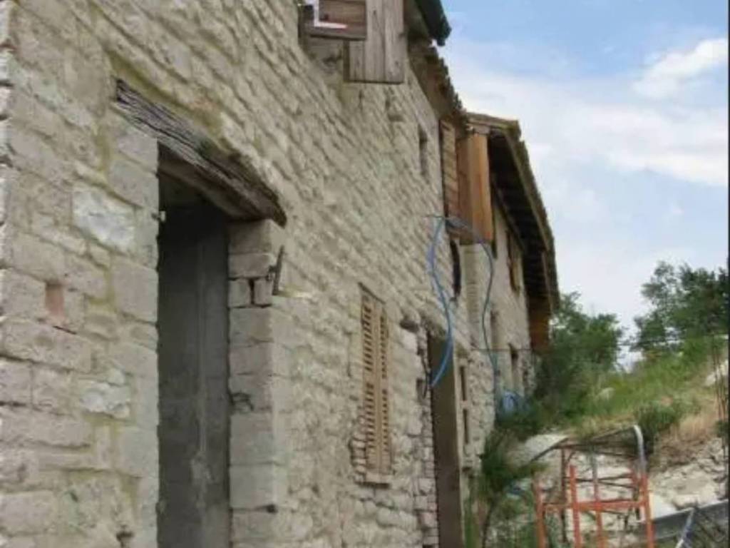 casa indipendente in vendita a Cagli
