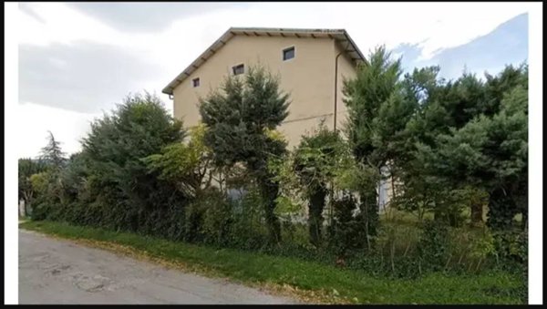 locale di sgombero in vendita a Cagli