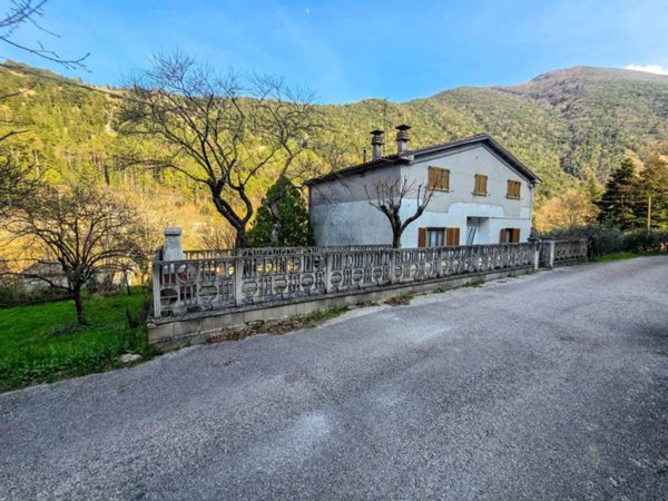casa indipendente in vendita a Cagli in zona Foci