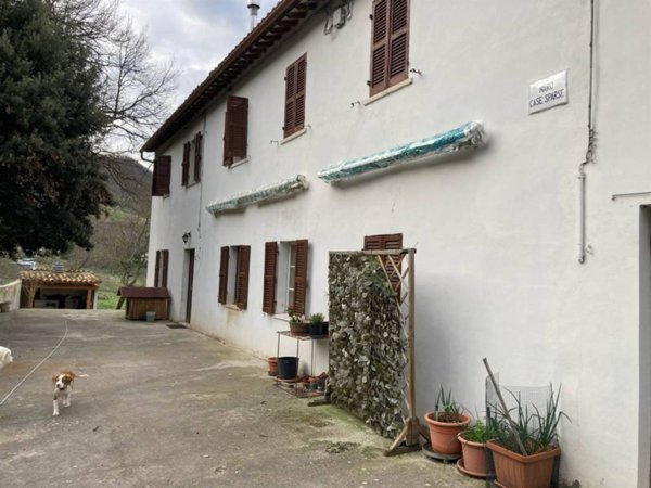 casa indipendente in vendita a Cagli