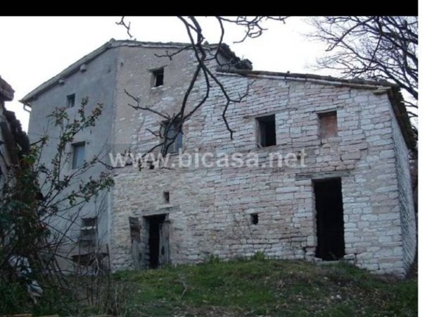 casa indipendente in vendita a Cagli