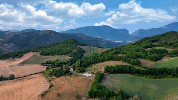 casa indipendente in vendita a Cagli