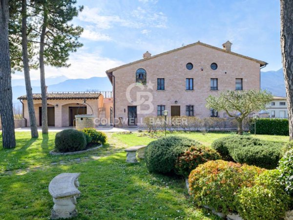 casa indipendente in vendita a Cagli