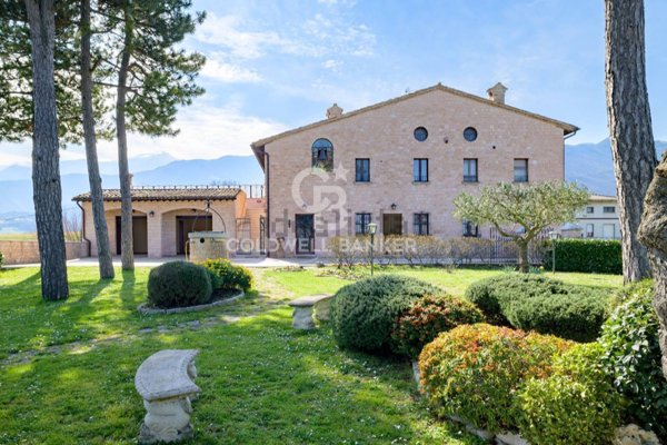 casa indipendente in vendita a Cagli