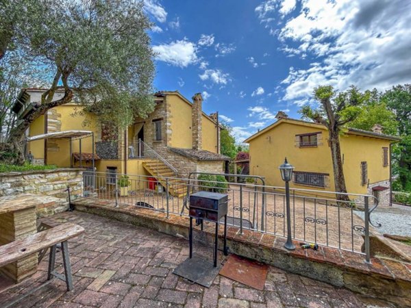 casa indipendente in vendita a Cagli