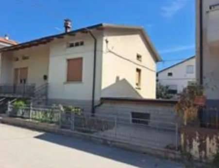 casa indipendente in vendita a Cagli