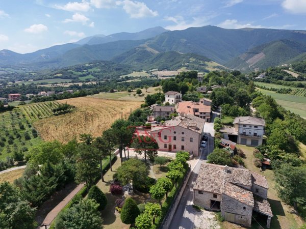 casa indipendente in vendita a Cagli