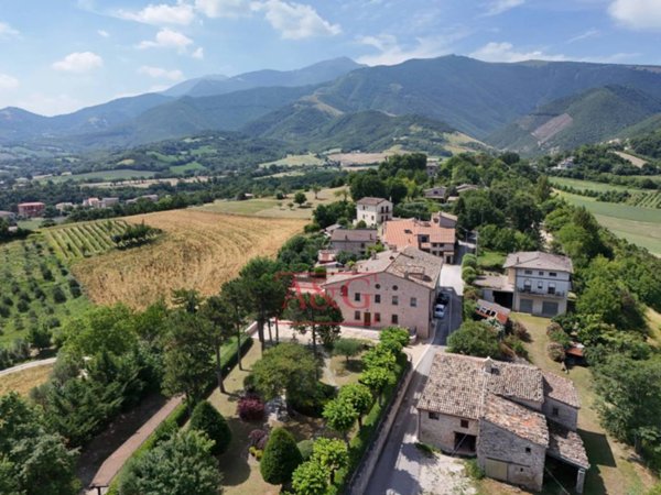 casa indipendente in vendita a Cagli