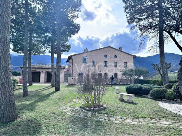 casa indipendente in vendita a Cagli