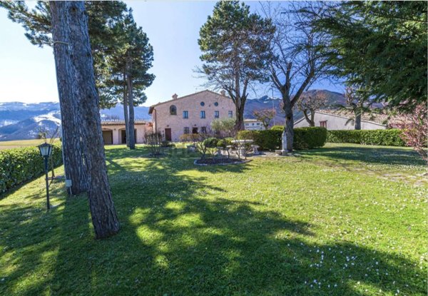 casa indipendente in vendita a Cagli