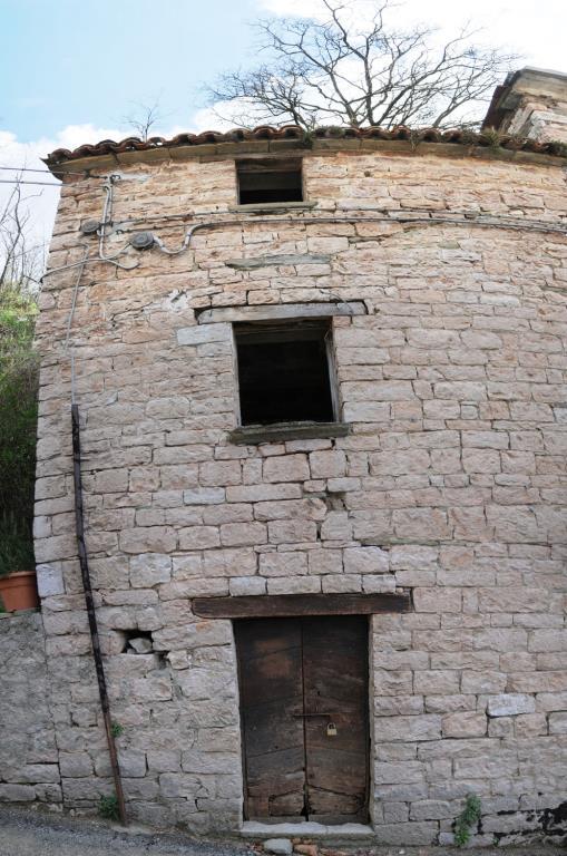 casa indipendente in vendita a Cagli in zona Pianello