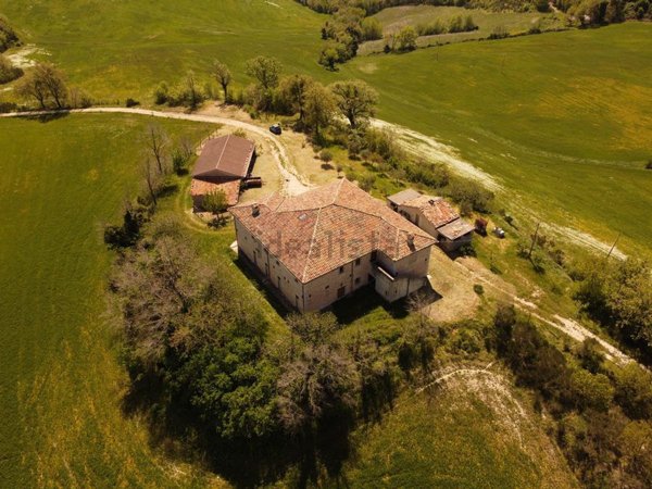 casa indipendente in vendita a Cagli