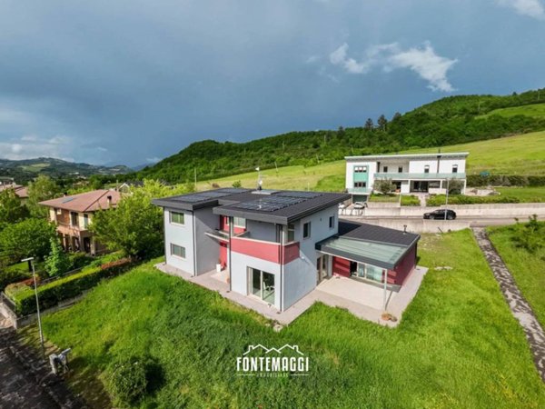 casa indipendente in vendita a Cagli