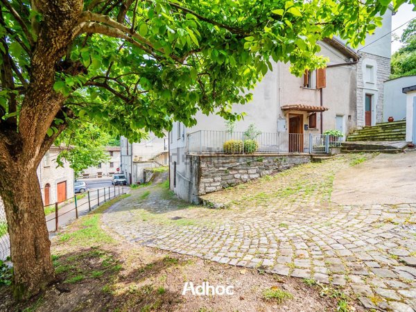 casa indipendente in vendita a Cagli in zona Secchiano