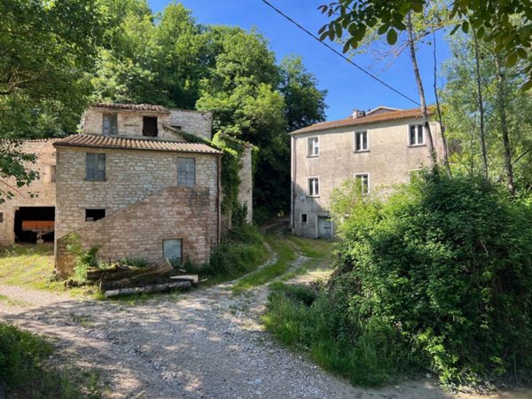 casa indipendente in vendita a Cagli