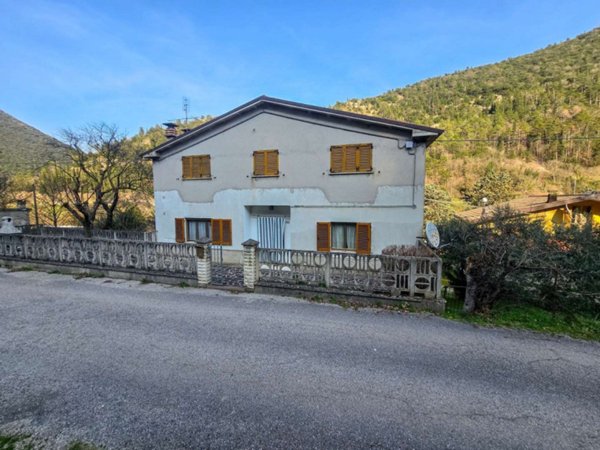 casa indipendente in vendita a Cagli in zona Foci