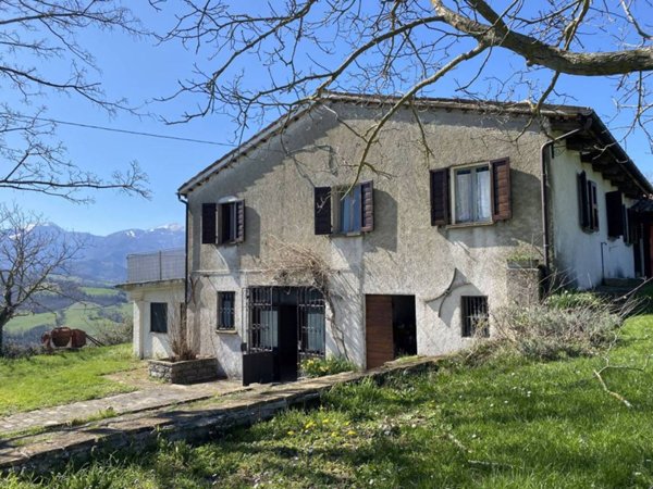 casa indipendente in vendita a Cagli