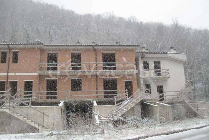 casa indipendente in vendita a Cagli