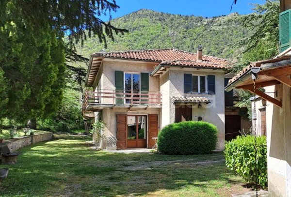 casa indipendente in vendita a Cagli