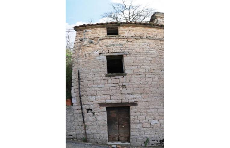 casa indipendente in vendita a Cagli in zona Pianello