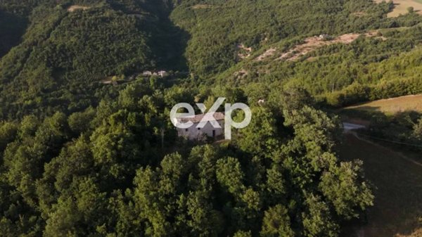 casa indipendente in vendita a Cagli in zona Paravento