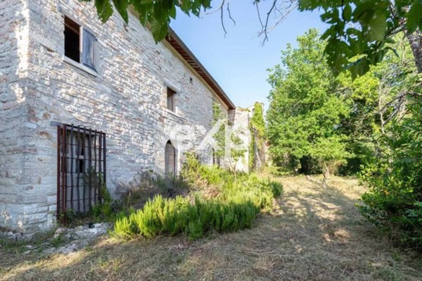 casa indipendente in vendita a Cagli in zona Massa