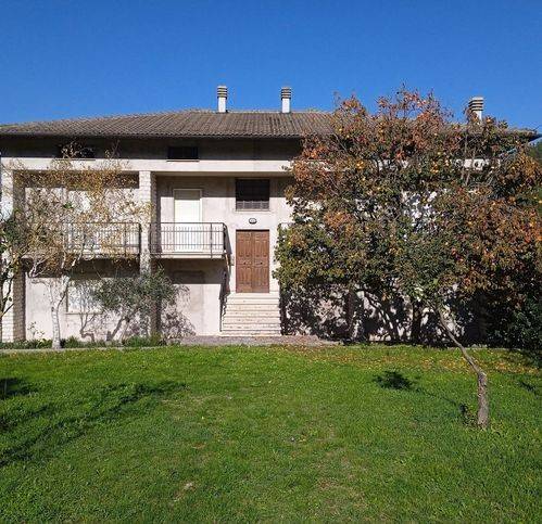 casa indipendente in vendita a Cagli